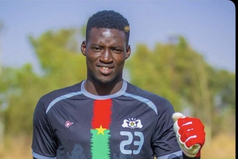Le gardien burkinabè Philippe La Paix Maré en tenue de football