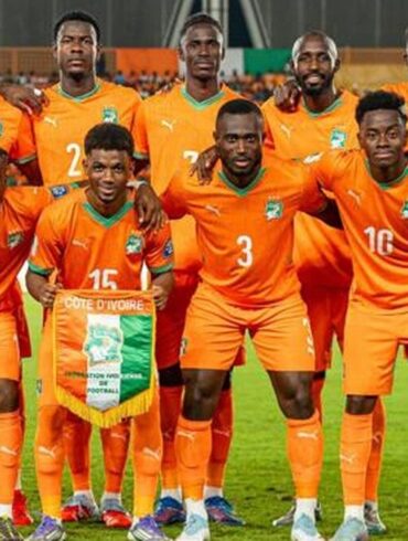 Les joueurs de l’équipe nationale de Côte d’Ivoire posant avant un match