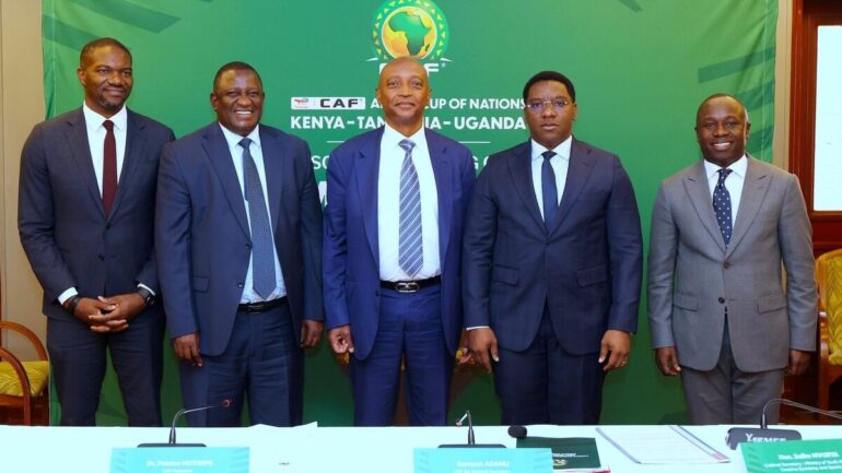 CAN 2027 : Motsepe reconnaît les retards mais maintient sa confiance au trio hôte