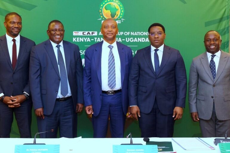 CAN 2027 : Motsepe reconnaît les retards mais maintient sa confiance au trio hôte