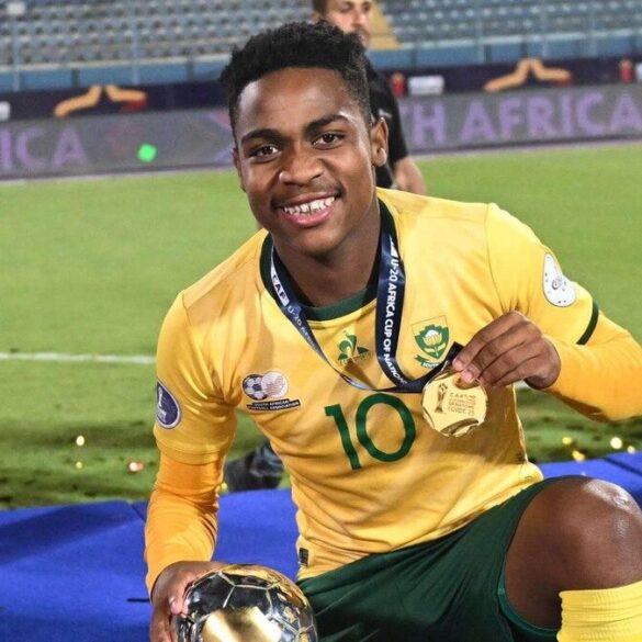 Joueur de l’Afrique du Sud U20 avec un trophée