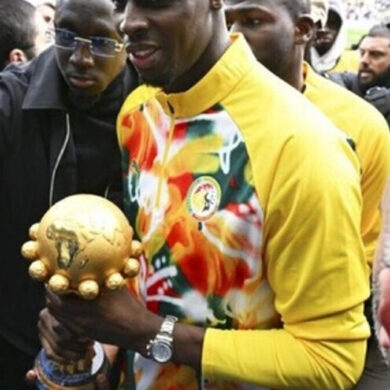 Édouard Mendy avec le Sénégal. Le gardien a révélé que Patrick Vieira avait tenté de le convaincre de poursuivre sa carrière internationale.