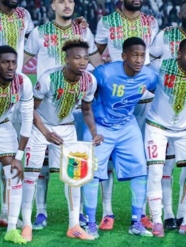 La sélection du Mali réunie avant un match international.