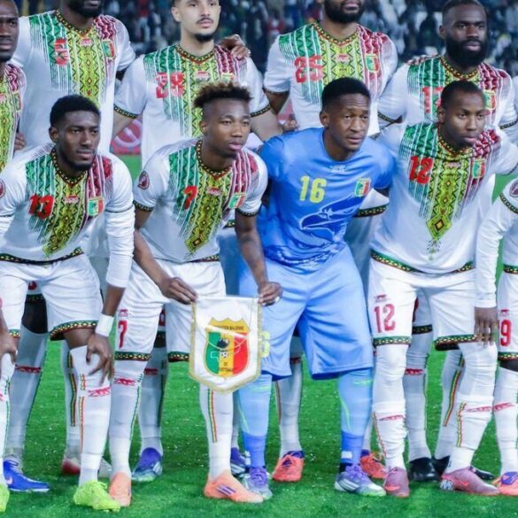 La sélection du Mali réunie avant un match international.