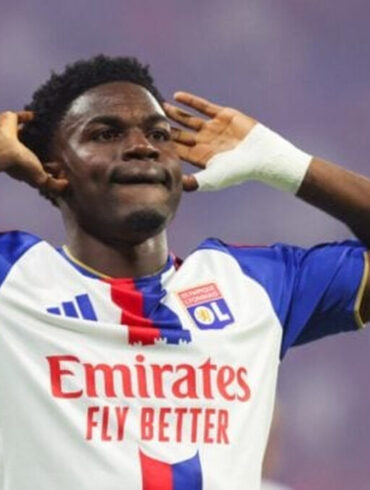 Ernest Nuamah a inscrit deux buts lors de la victoire 4-0 de Lyon contre Rennes.