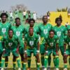 Joueurs d’Aduana FC alignés avant un match
