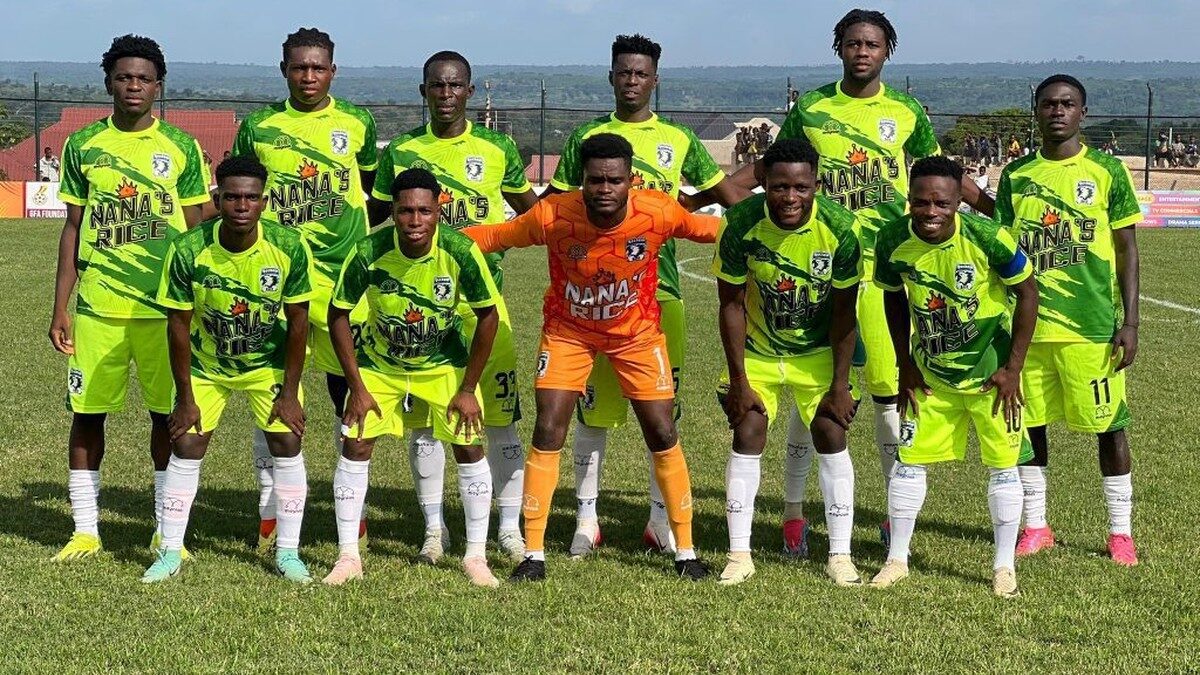 Les joueurs de Bechem United posent avant un match