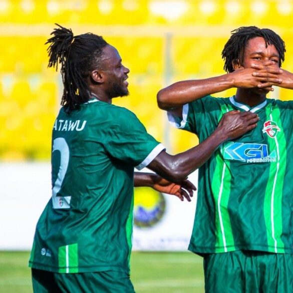 Joueurs de Karela United célébrant un but