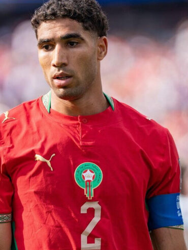 Achraf Hakimi avec le Maroc en 2026. Le capitaine a repris le travail individuel sur pelouse mais est suspendu pour le match contre le Gabon.