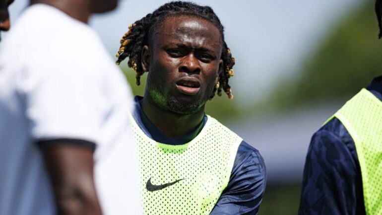 Isaac James reçoit sa première convocation avec les Super Eagles