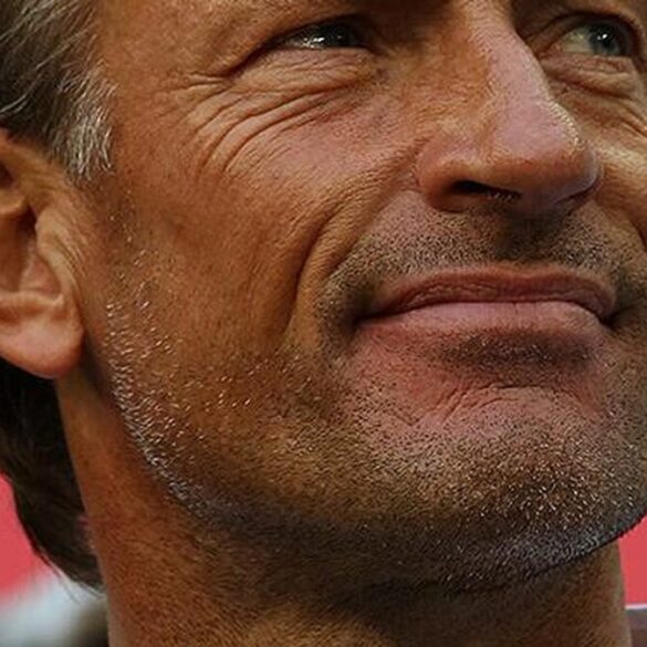 Hervé Renard sur le bord du terrain