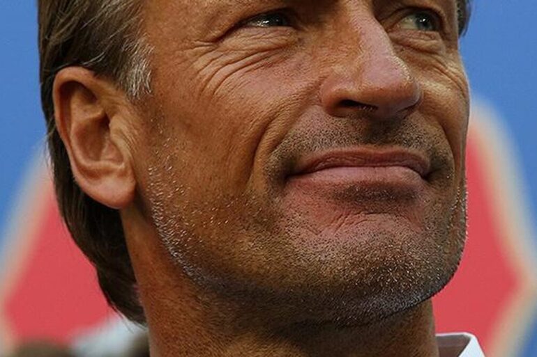 Hervé Renard sur le bord du terrain