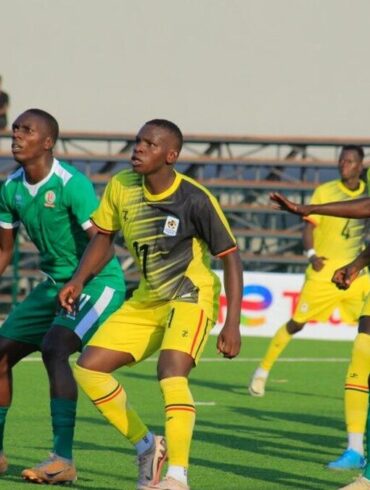 Joueurs U20 de l’Ouganda et du Burundi lors du tournoi CECAFA.