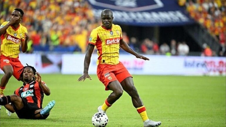 Vieira rajeunit les Lions avec quatre nouveaux défenseurs