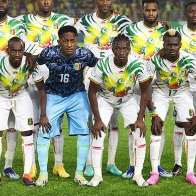 L’équipe nationale du Mali posant avant un match