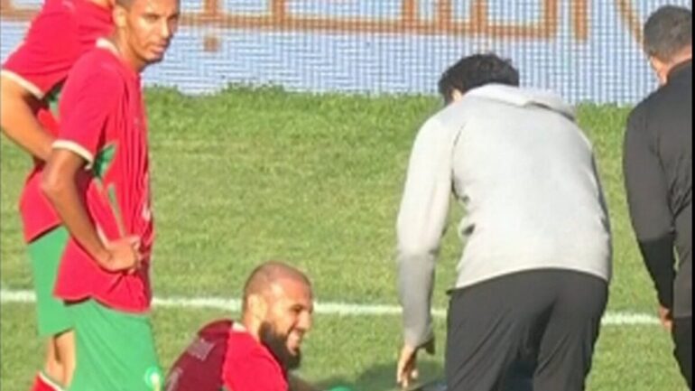 Maroc : Noussair Mazraoui sort blessé contre le Lesotho
