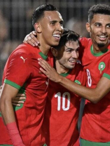 Joueurs du Maroc célébrant avec les Lions de l’Atlas