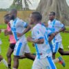 Des joueurs de LYS Sassandra courant à l’entraînement