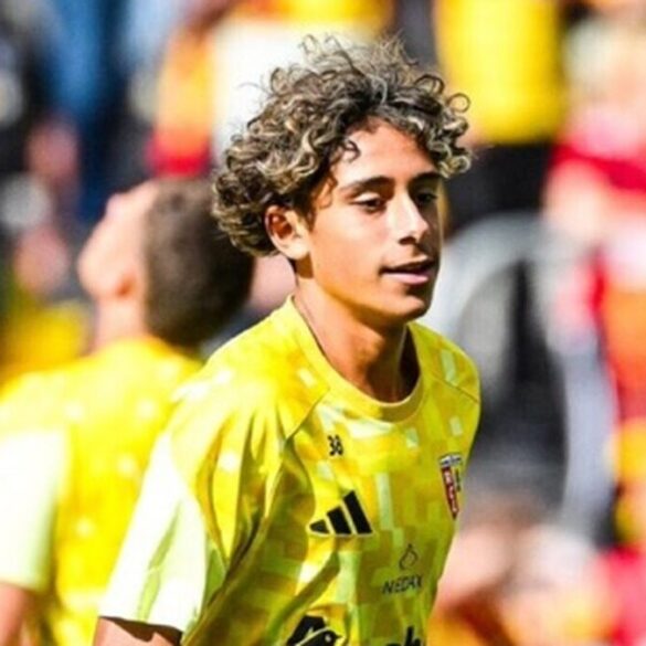 Mezian Mesloub, 16 ans, attire l’attention de la FAF après ses débuts remarqués avec le RC Lens.
