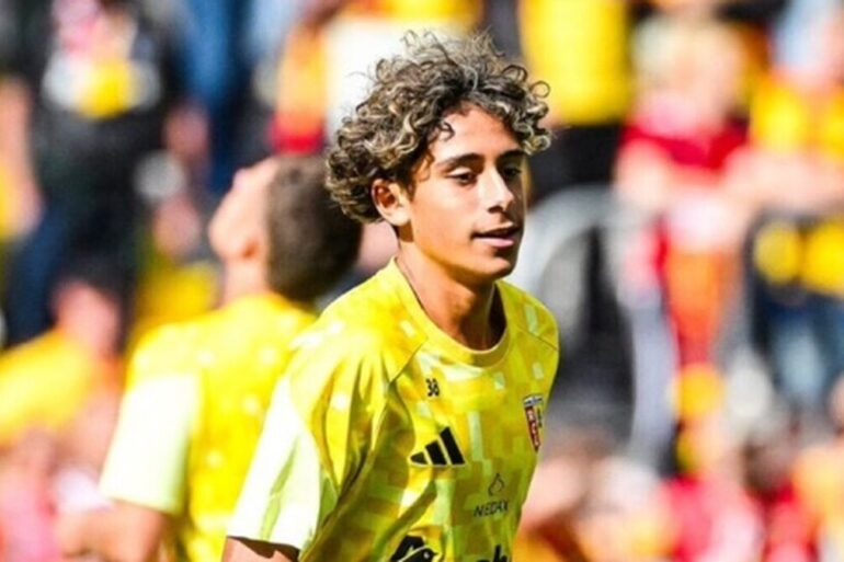 Mezian Mesloub, 16 ans, attire l’attention de la FAF après ses débuts remarqués avec le RC Lens.