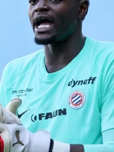 Simon Ngapandouetnbu en tenue de gardien du Montpellier HSC