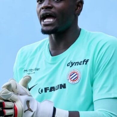 Simon Ngapandouetnbu en tenue de gardien du Montpellier HSC