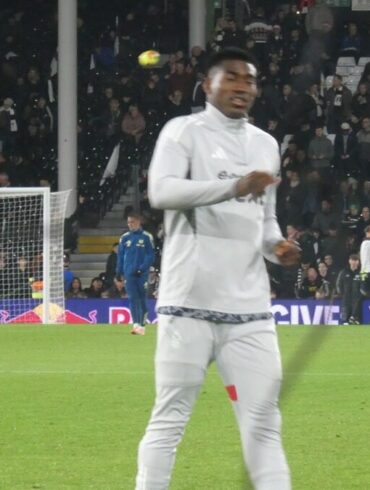 Taiwo Awoniyi pendant un match de football