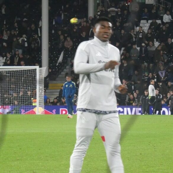 Taiwo Awoniyi pendant un match de football