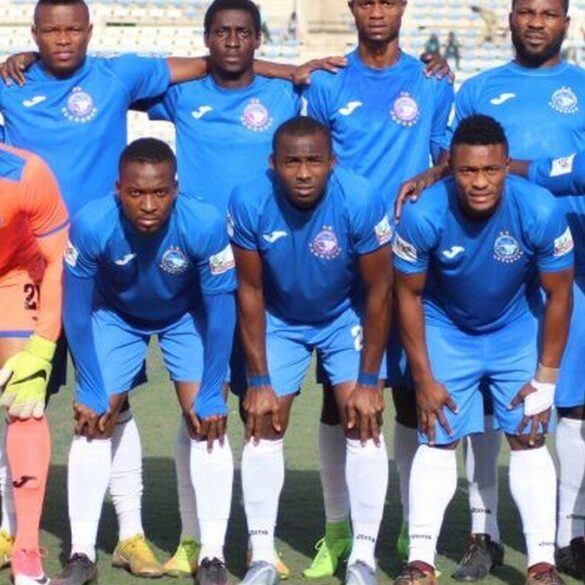 Les joueurs d’Enyimba alignés avant un match de championnat