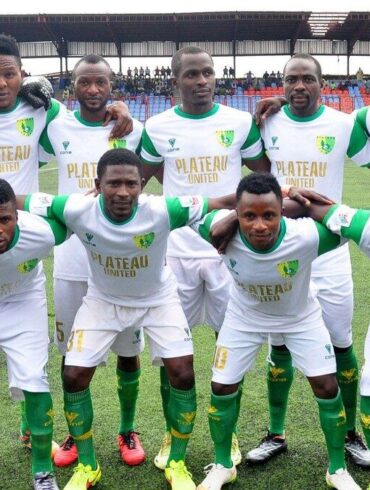 Les joueurs de Plateau United réunis avant un match
