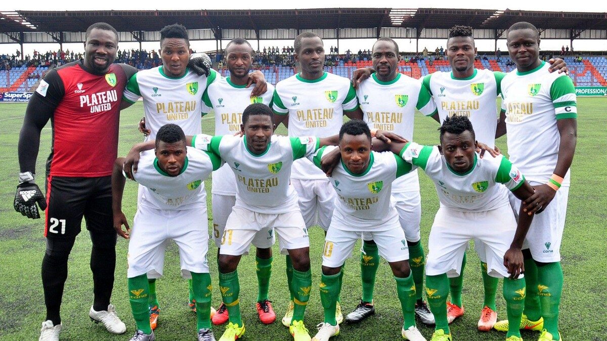 Les joueurs de Plateau United réunis avant un match
