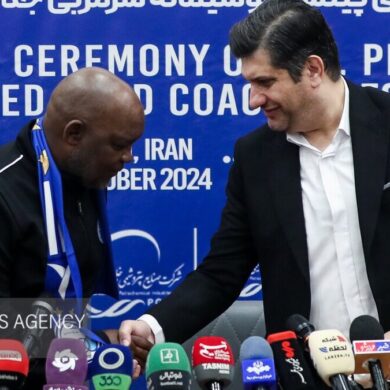 Pitso Mosimane pendant une conférence de presse