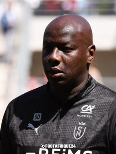 Samba Diawara quitte le Stade de Reims pour poursuivre sa carrière au sein de l’encadrement du football marocain.