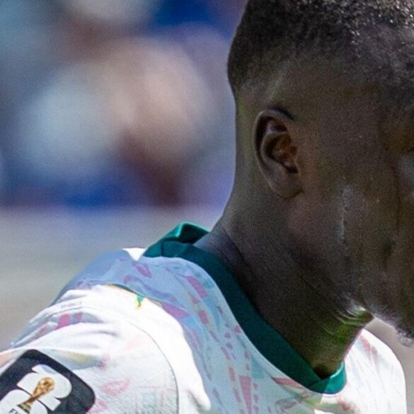 Pape Gueye sous le maillot des Lions du Sénégal.