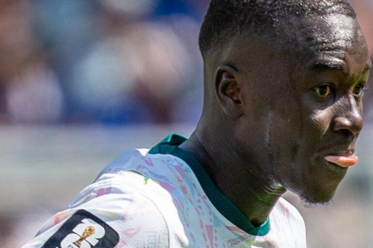 Pape Gueye sous le maillot des Lions du Sénégal.