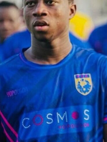 Souleymane Coulibaly avec le maillot bleu du Racing Club d’Abidjan