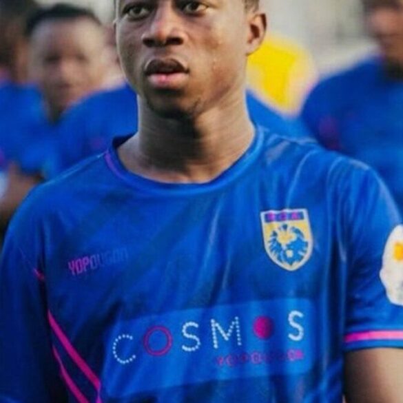 Souleymane Coulibaly avec le maillot bleu du Racing Club d’Abidjan