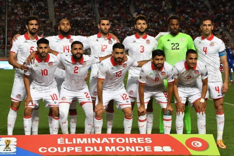 Les joueurs de la sélection tunisienne de football posant avant un match