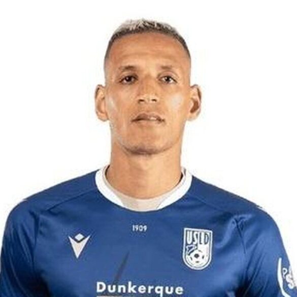 Portrait du footballeur marocain Yacine Bammou en tenue de Dunkerque