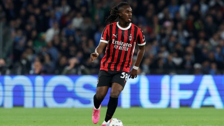 AC Milan : Warren Bondo retrouve le groupe mais attend toujours son retour en match