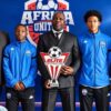 Organisateurs et jeunes participants autour du projet Africa United U19 Cup