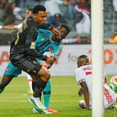Action offensive d’Orlando Pirates en match de football sud-africain