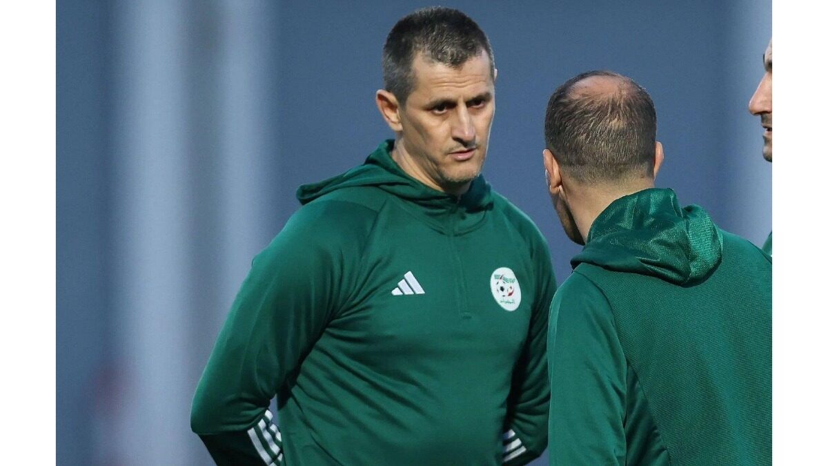 Rafik Saïfi avec le staff de l’Algérie U23