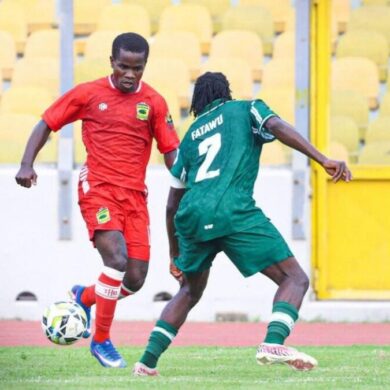 Joueur d’Asante Kotoko en action contre Karela United