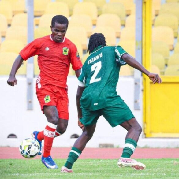 Joueur d’Asante Kotoko en action contre Karela United