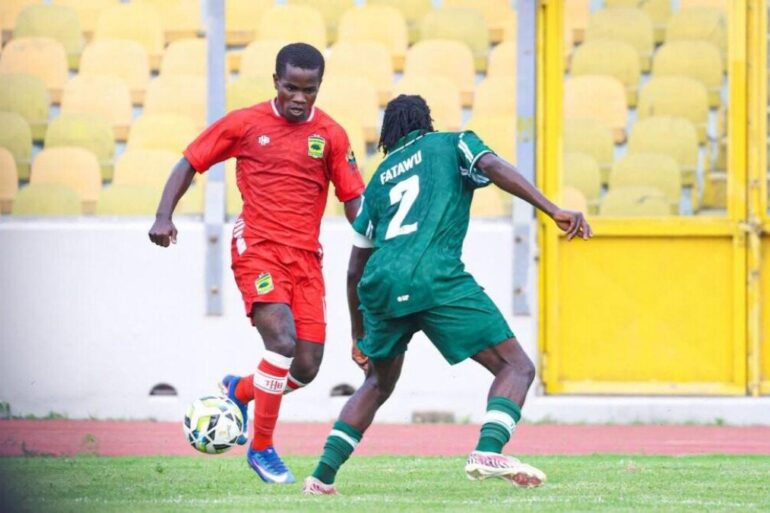 Joueur d’Asante Kotoko en action contre Karela United