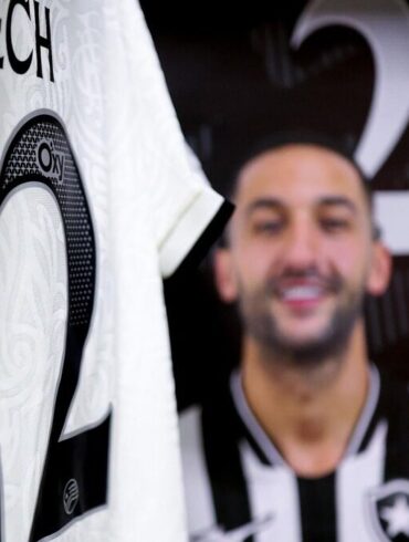 Hakim Ziyech sous le maillot de Botafogo lors d’une apparition avec le club brésilien