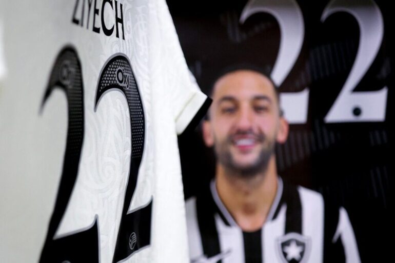 Hakim Ziyech sous le maillot de Botafogo lors d’une apparition avec le club brésilien