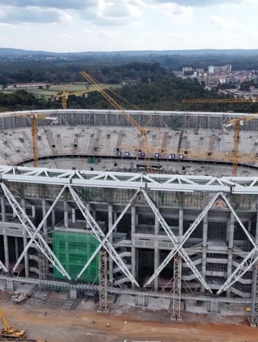 Vue aérienne du stade Talanta en construction à Nairobi avant la CAN 2027