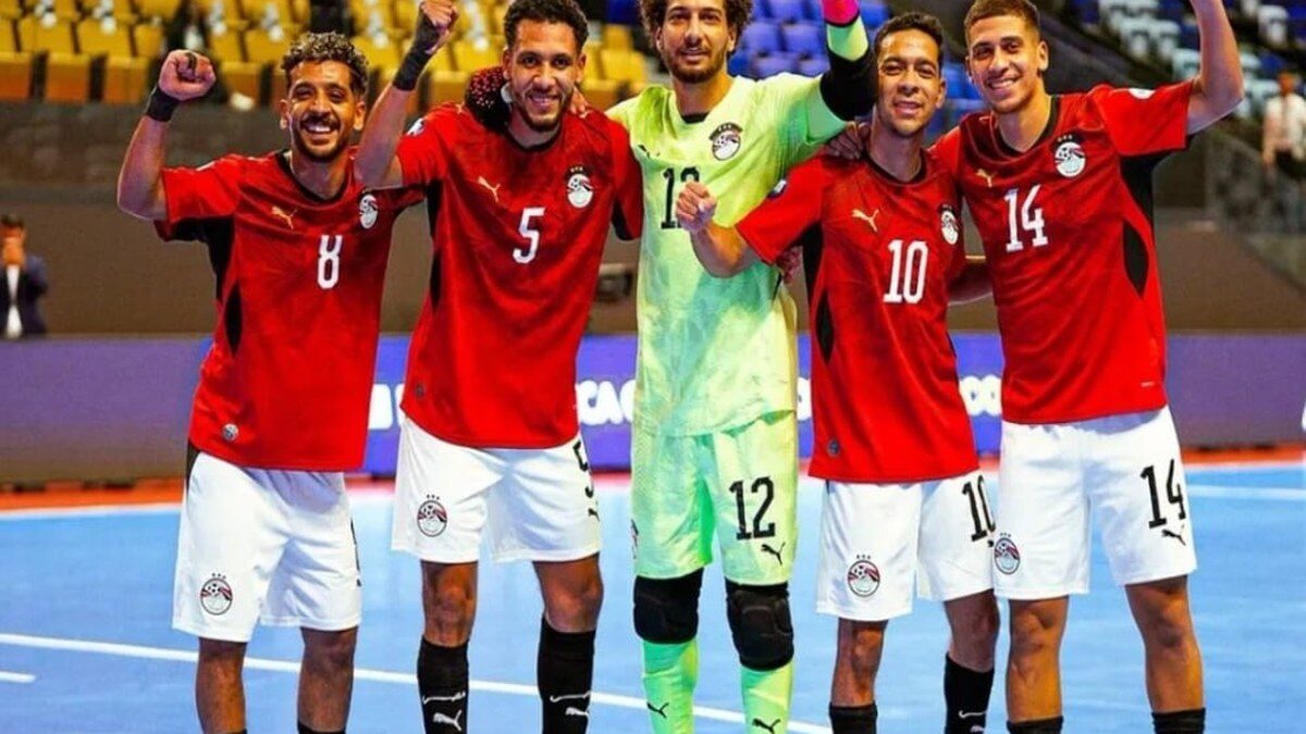 Les joueurs égyptiens de futsal célèbrent leur équipe